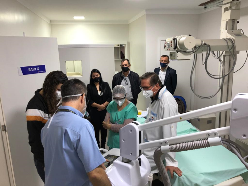 Prefeitura de Giruá entrega Raio-X móvel ao Hospital São José